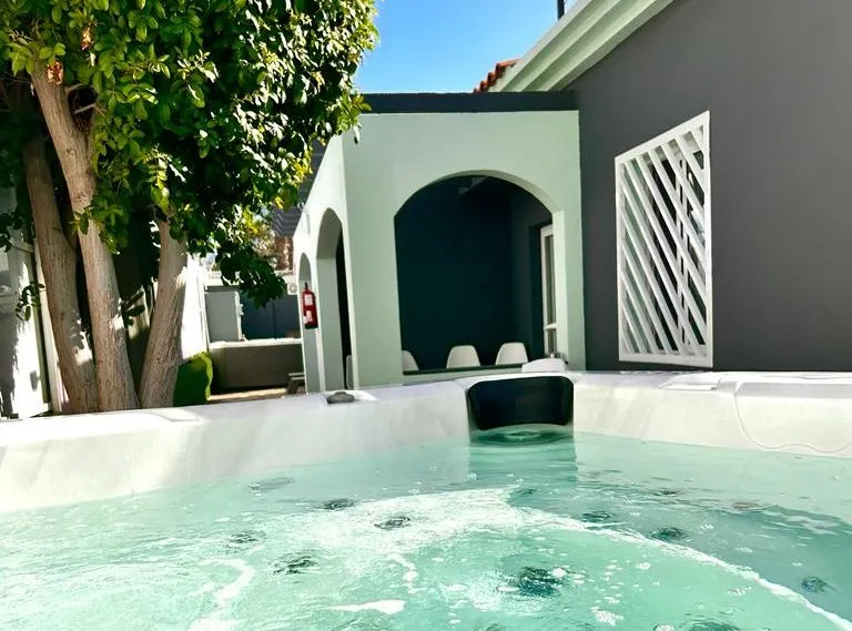 Naturisten jacuzzisuite met privé buitenjacuzzi – Artika Natura Resort Maspalomas Gran Canaria